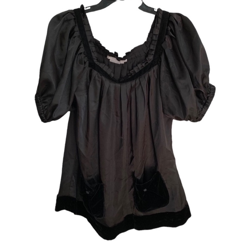 𝅺to The Max Vintage Black Pleated Puff Sleeve Top.